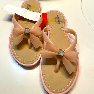 Née aloha sandals